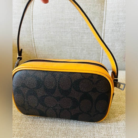 Coach JAMIE WRISTLET IN SIGNATURE CANVAS WITH VARSITY MOTIF New - Picture 6 of 15